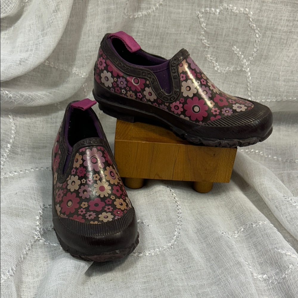 Bogs rain rubber shoes stamped sz 1
